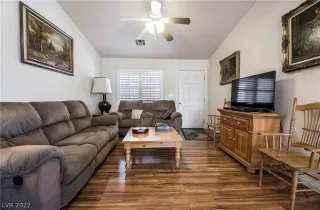 Photo #6: 2390947 Listing