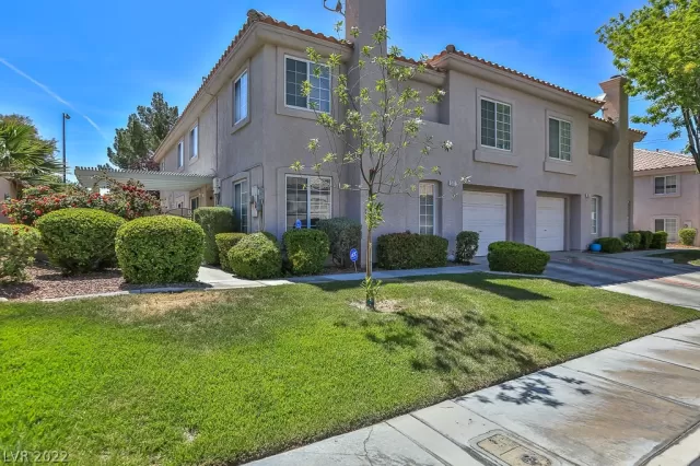 MLS: 2390954 Condo For Sale