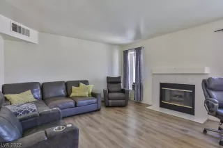 Photo #5: 2390954 Listing