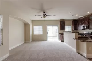 Photo #4: 2390974 Listing