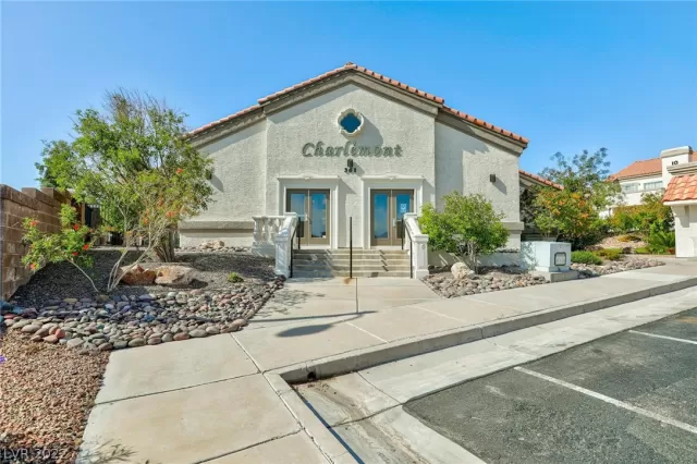 MLS: 2390986 Condo For Sale