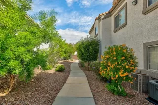 Photo #5: 2390986 Listing 