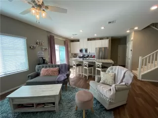 Photo #3: 2390987 Listing