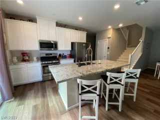 Photo #6: 2390987 Listing