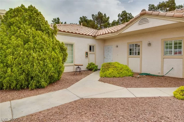 MLS: 2390994 Condo For Sale