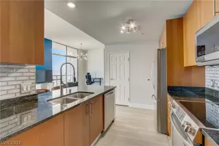 Photo #4: 2390997 Listing 