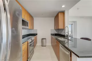 Photo #5: 2390997 Listing 