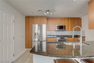 Photo #6: 2390997 Listing 