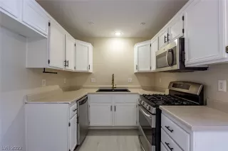 Photo #1: 2391002 Listing 