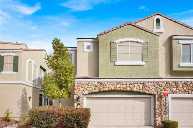 MLS: 2391008 Condo For Sale