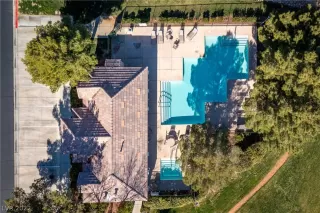 Photo #5: 2391008 Listing 