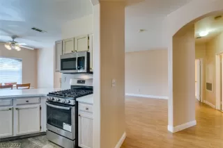 Photo #4: 2391029 Listing