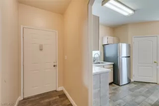 Photo #5: 2391029 Listing