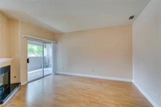 Photo #6: 2391029 Listing