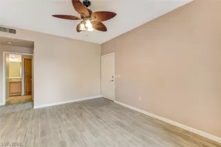 Photo #5: 2391035 Listing