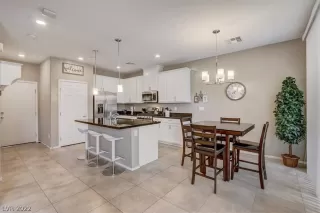 Photo #4: 2391039 Listing