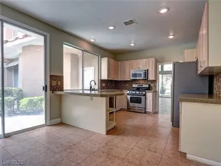 Photo #6: 2391053 Listing