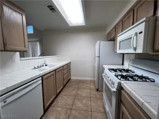 Photo #4: 2391070 Listing 