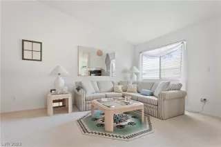 Photo #5: 2391094 Listing