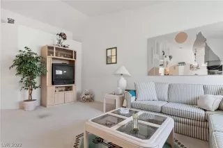 Photo #6: 2391094 Listing