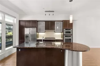 Photo #3: 2391102 Listing