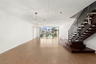 Photo #4: 2391102 Listing