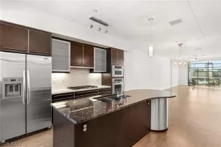 Photo #5: 2391102 Listing