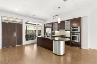 Photo #6: 2391102 Listing