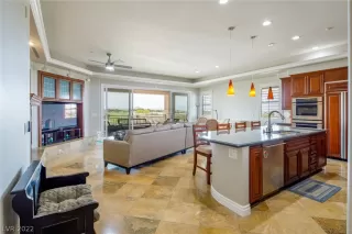 Photo #5: 2391107 Listing