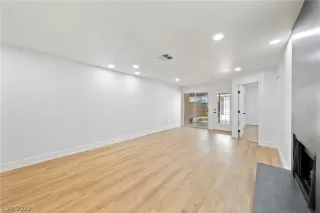 Photo #2: 2391132 Listing