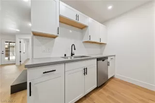 Photo #4: 2391132 Listing