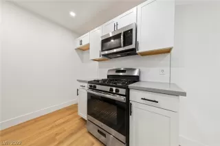 Photo #5: 2391132 Listing