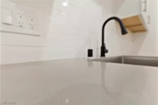 Photo #6: 2391132 Listing