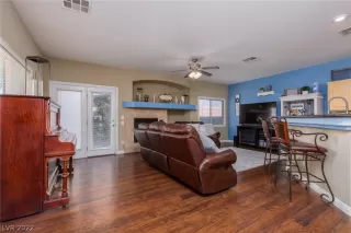 Photo #3: 2391142 Listing 