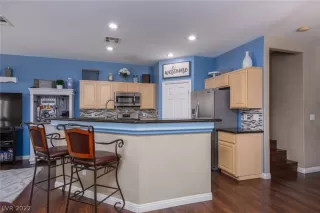 Photo #4: 2391142 Listing 