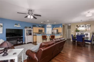 Photo #5: 2391142 Listing 