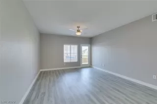 Photo #3: 2391160 Listing