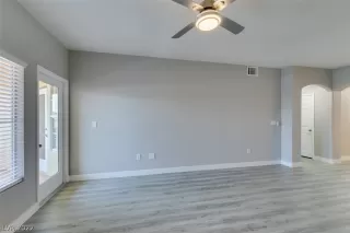 Photo #4: 2391160 Listing