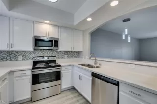 Photo #6: 2391160 Listing