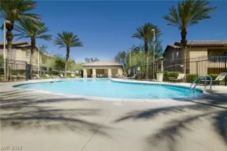 Photo #4: 2391166 Listing