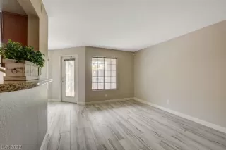 Photo #4: 2391185 Listing