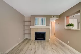 Photo #6: 2391185 Listing