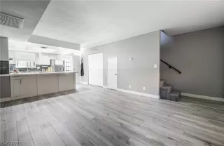 Photo #5: 2391195 Listing 