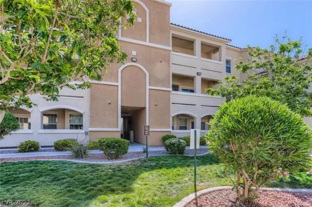 MLS: 2391228 Condo For Sale