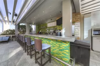 Photo #5: 2391237 Listing