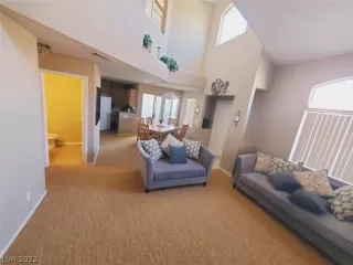 Photo #4: 2391245 Listing