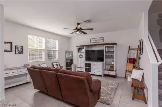 Photo #3: 2391308 Listing