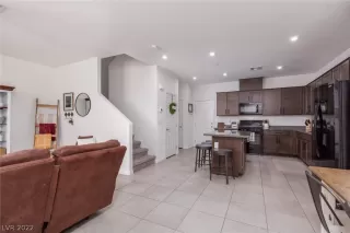 Photo #4: 2391308 Listing