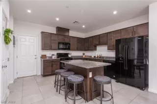 Photo #5: 2391308 Listing