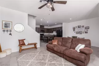 Photo #6: 2391308 Listing